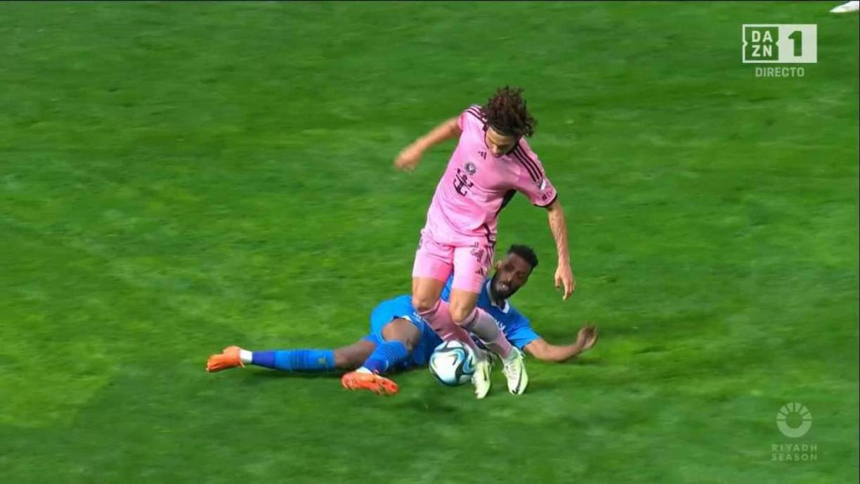 Messi inauguró su casillero del año al enviar a la escuadra un penalti cometido sobre David Ruiz, también señalado a instancias del VAR.