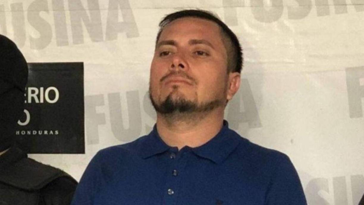 Mientras sostenía una conversación con el director de la cárcel, Magdaleno Meza fue atacado a balazos y, posteriormente, fue acuchillado hasta perder la vida.