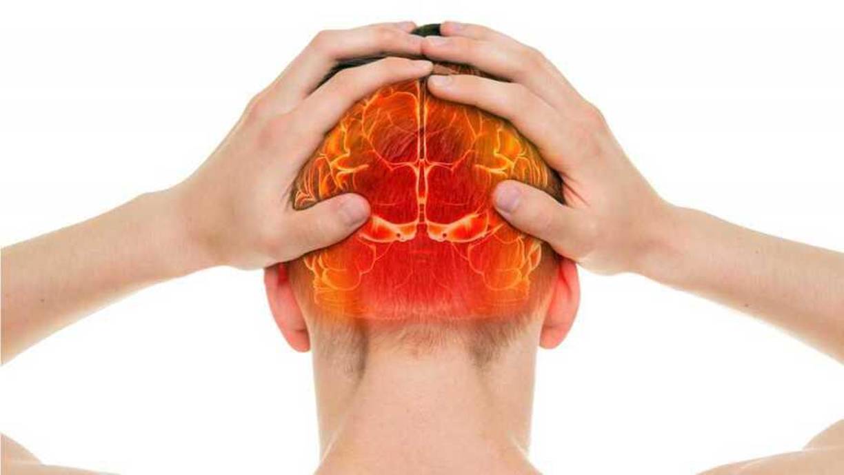 - Aneurisma (un área débil en la pared de un vaso sanguíneo que provoca que al vaso se le forme una protuberancia o una burbuja en la parte exterior)- Malformación arteriovenosa (MAV; una conexión anormal entre las arterias y venas)- Angiopatía cerebral amiloide (ACA: una afección en la que las proteínas amiloides se acumulan en las paredes de las arterias del cerebro)