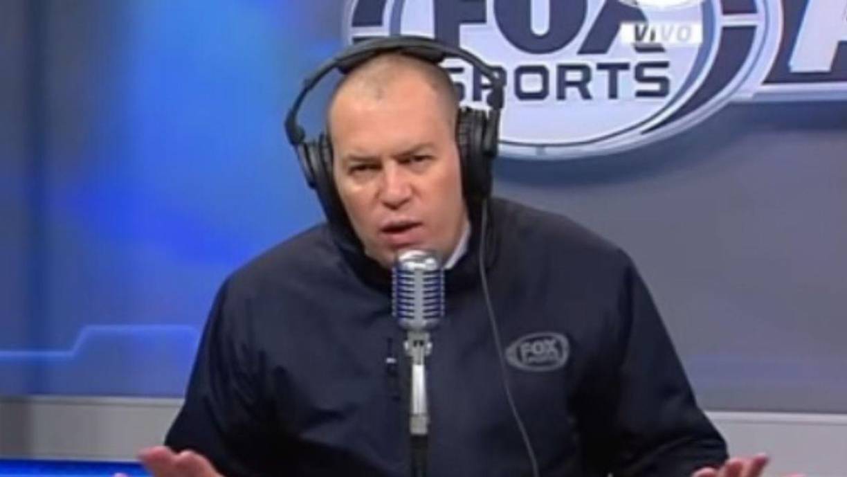 En entrevista con Javier Alarcón para su canal de YouTube, el experimentado periodista deportivo explicó que sus problemas de salud tenían que ver con una fuerte infección estomacal originada por una bacteria identificada como Clostridium Difficile.