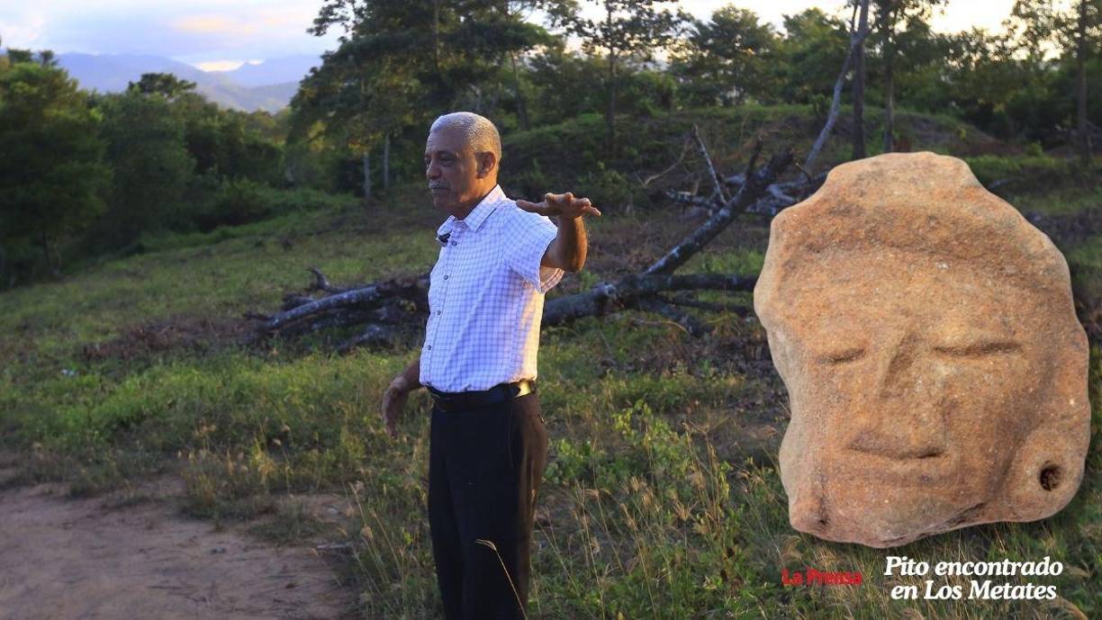 El profesor y escritor Adalid Martínez Perdomo ha documentado la historia del sitio arqueológico Los Metates, así como la del resto de sitios que se localizan en varios municipios cercanos al río Chamelecón y varios de sus afluentes. Específicamente en Los Metates han hallado pequeñas piezas talladas en piedra.