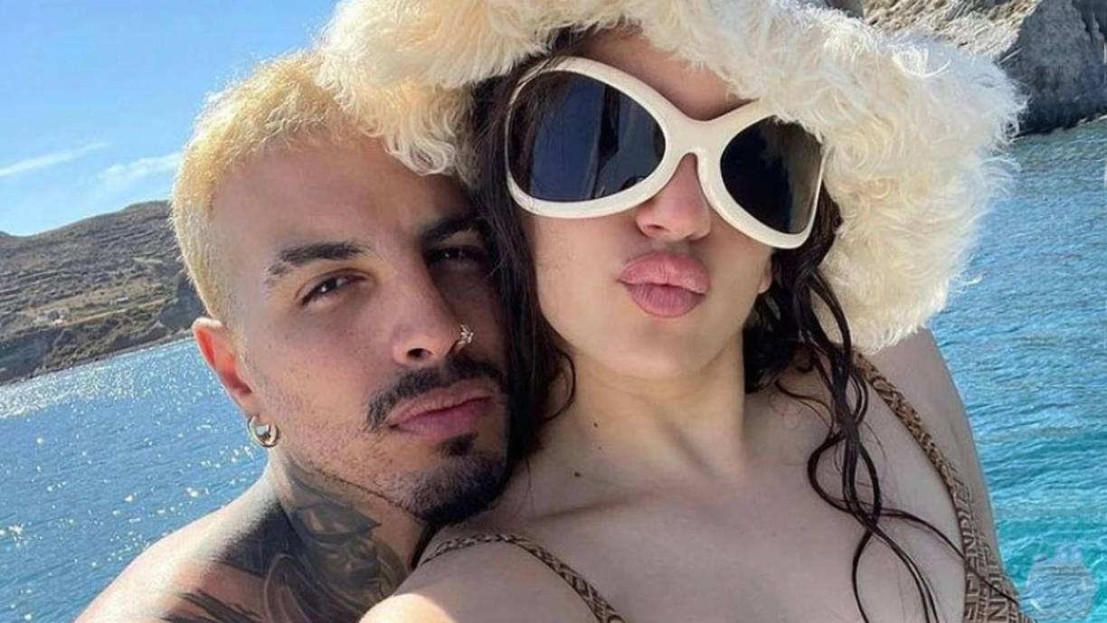 2023 no ha sido un buen año para el romance y el corazón en Hollywood, pues bastantes parejas del espectáculo han terminado sus matrimonios de varios años, que todos creíamos muy estables, por varias razones. Te dejamos las que consideramos son las separaciones o divorcios más sorpresivos del 2023.En la imagen: Rauw Alejandro y Rosalía.