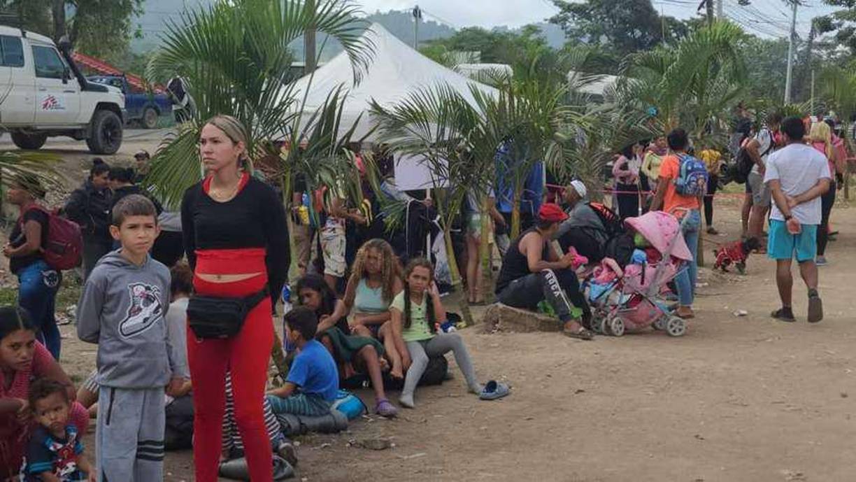 En casas de campaña, en las esquinas, en las calles, hay miles de migrantes que buscan llegar a Estados Unidos, pero colapsan la zona oriental del país.