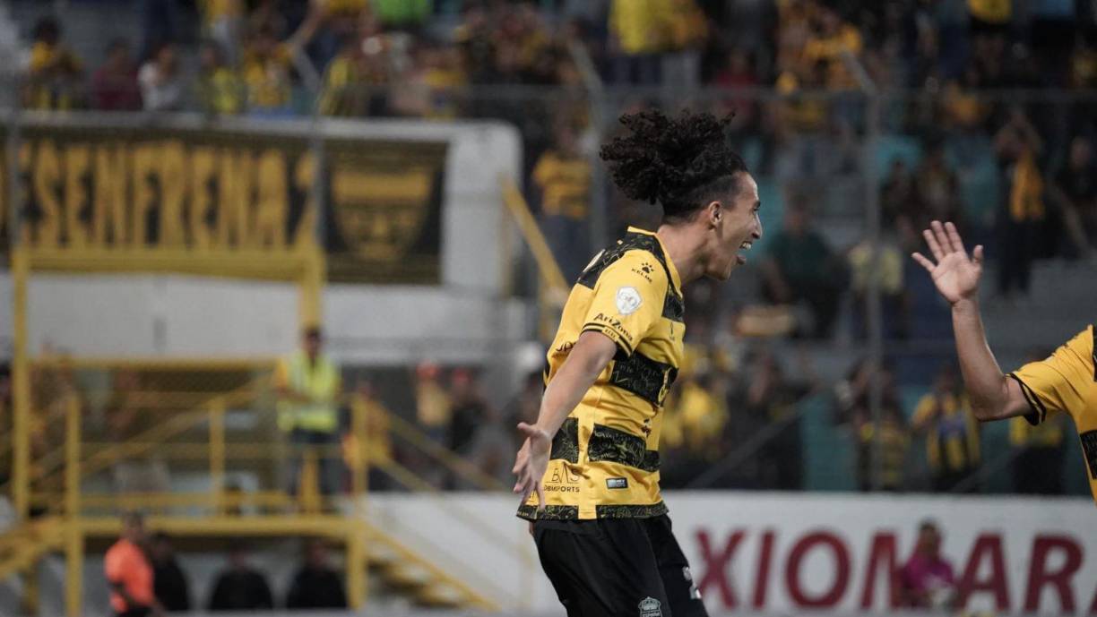 Pero en la segunda etapa se destapó el festín de goles. El primero en marcar fue Carlos “Chapetilla” Mejía que sacó un tremendo derechazo desde fuera del área. 