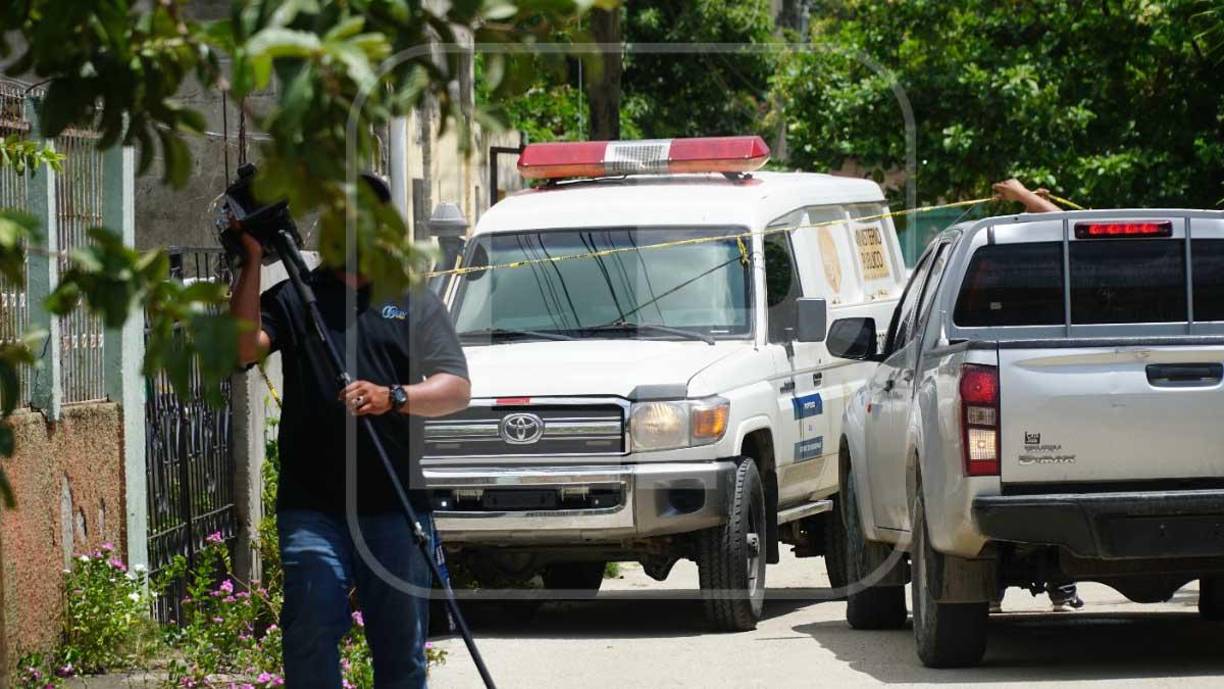  Una tía de Brayan David contó que al ver que no llegaba comenzaron a buscarlo hasta altas horas de la noche y a penas amaneció siguieron con la búsqueda y fue hasta las 5:30 am que lo hallaron muerto “tenía un lazo en el cuello”, lamentó la familiar.