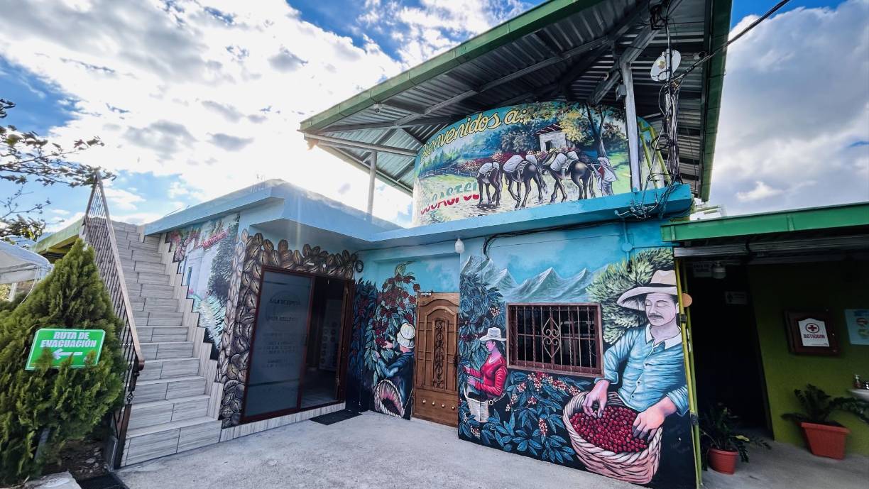 En cada rincón de Santa Fe, se honra la labor de los productores de café, principal rubro económico de la zona.