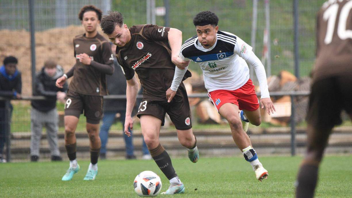 Leonardo Posadas formó parte del Hamburgo en la categoría Sub-19 y desde ahí dio el gran salto al Borussia Dortmund.