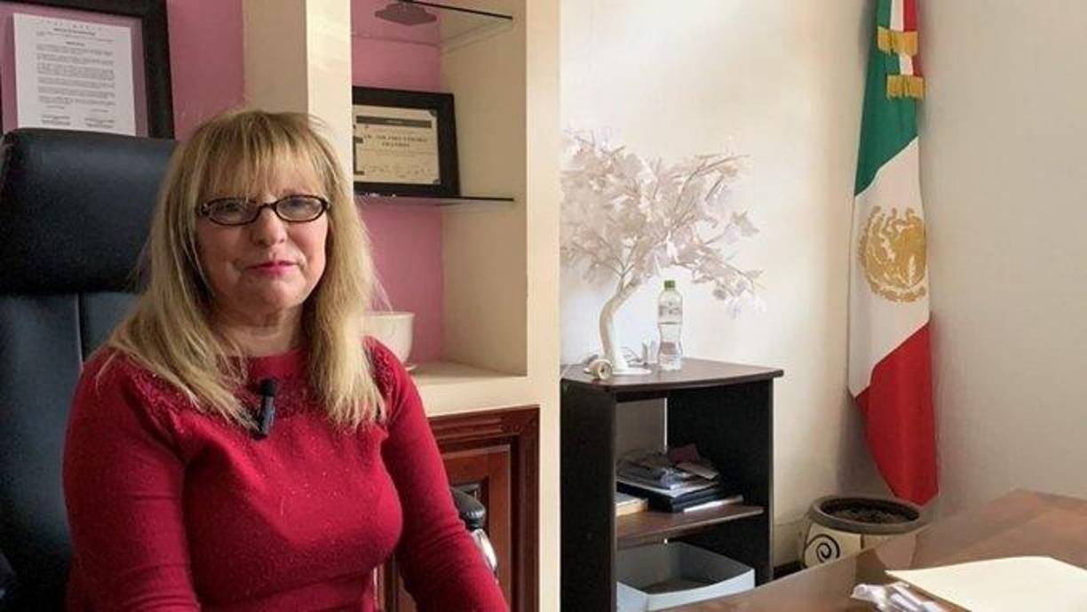 Una de las acompañantes logró escapar en el taxi, mientras que la otra fue arrojada en un parque de la zona. La alcaldesa michoacana fue subida al vehículo del grupo armado en ese momento. El secuestro de la alcaldesa generó una gran preocupación y una respuesta inmediata de las autoridades, que finalmente resultó en su liberación exitosa.