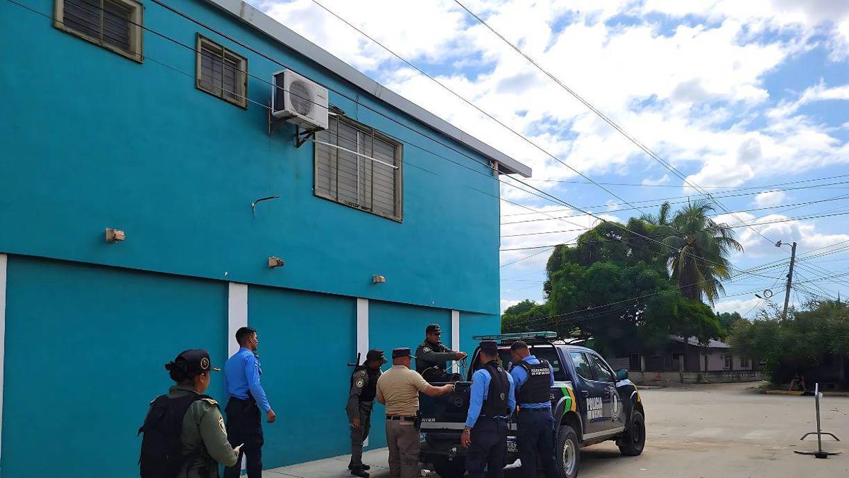 El incidente ocurrió durante la mañana y dejó como víctimas a <b>Aracely Álvarez</b> de 57 años, su madre de 80 años, y un menor de edad, quien sigue bajo atención médica.