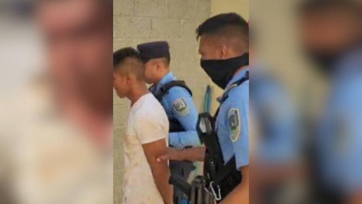 De acuerdo con medios locales, la víctima también fue violada, sin embargo, serán las autoridades competentes quienes confirmen los hechos.