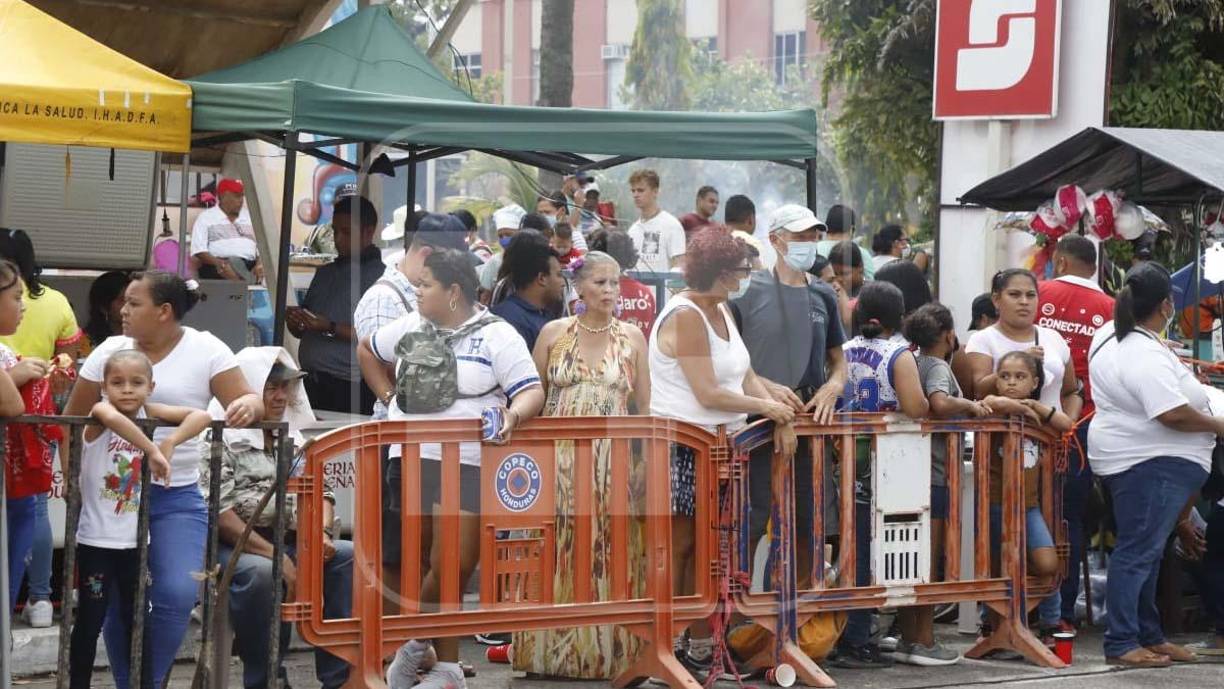 Miles de hondureños y turistas extranjeros disfrutan del Gran Carnaval de La Ceiba 2022