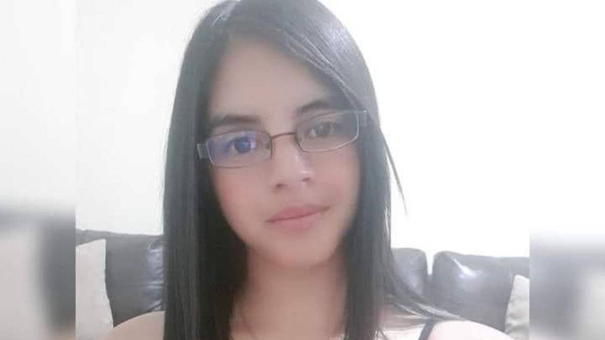 Familiares de la hondureña Ana Lizeth Hernández Cantillano, quien fue hallada sin vida el 20 de marzo en su casa ubicada en la colonia Villa Foresta de Tegucigalpa, están convencidos de que ella fue asesinada, pero hay más sombras que luces en la investigación. 