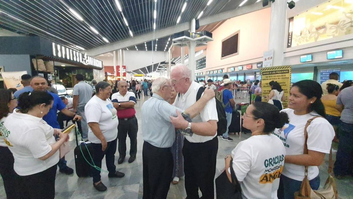 “Regreso el 9 de octubre a SPS permaneceré tres días en el obispado recojo mis cosas para ir a vivir con los misioneros claretianos a la colonia Felipe Zelaya y colaborar en la pastoral que ellos realizan”, reveló.
