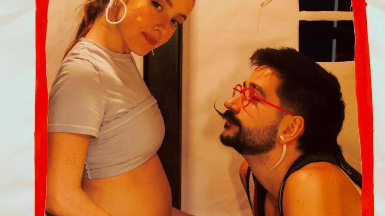 Aunque Camilo y Evaluna querían que toda la familia estuviese presente para el nacimiento de su hija, como ocurrió cuando nació Índigo, esta vez todo fue muy rápido y no hubo oportunidad. “Fue tan rápido que se lo perdió todo el mundo; Índigo, mis papás, los papás de Evaluna... toda la familia. Solo lo vivimos Amaranto, Evaluna, Dana, nuestra partera, y yo”, expresó Camilo. 