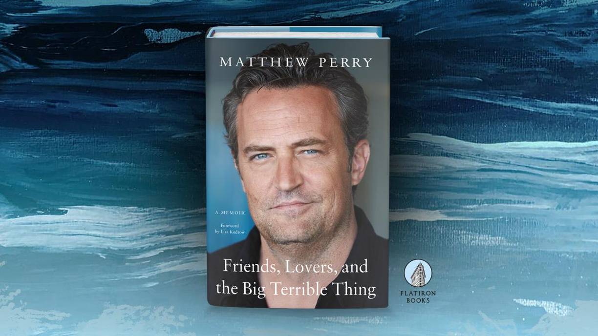 ¿Sería imposible imaginar un mundo en el que Matthew Perry no interpretara a Chandler?Pues el actor reveló en su libro que fue casi así. Cuando se realizaron las audiciones para “Friends”, originalmente titulada “Friends Like Us”, Matthew Perry ya se había inscrito para otro programa llamado “LAX 2194”. “Cuando leí el guión de Friends Like Us, sentí como si alguien me hubiera estado siguiendo durante un año...Soy Chandler”. Finalmente, después de no ser elegido para la temporada de “LAX 2194”, a Perry se le permitió audicionar.Como sabemos, el resto es historia.