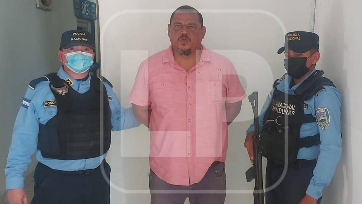 El expediente que se está realizando nos dice que hasta el momento se trata de un problema netamente entre parejas. Sería la esposa que resulta lamentablemente con lesiones de consideración, indicó el funcionario policial.