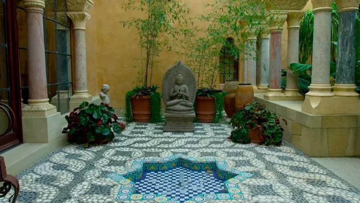 En julio del mismo año, se sometió a una cirugía importante en la espalda y le recetaron potentes analgésicos que debilitaban su estado mental y físico. “Su edad, la debilidad debido a su afección en la espalda y la cirugía reciente, junto con los opioides que tomaba varias veces al día, lo dejaron mentalmente enfermo”, afirmaron los abogados de Carl. 