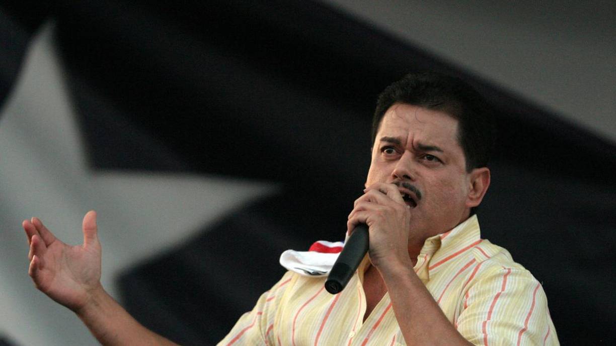 Lalo Rodríguez falleció el pasado martes 13 de diciembre. El artista se desvaneció frente a un edificio de apartamentos. La causa excata de su muerte aún no se ha revelado, pero se dijo que el cantante sufría varias enfermedades. 