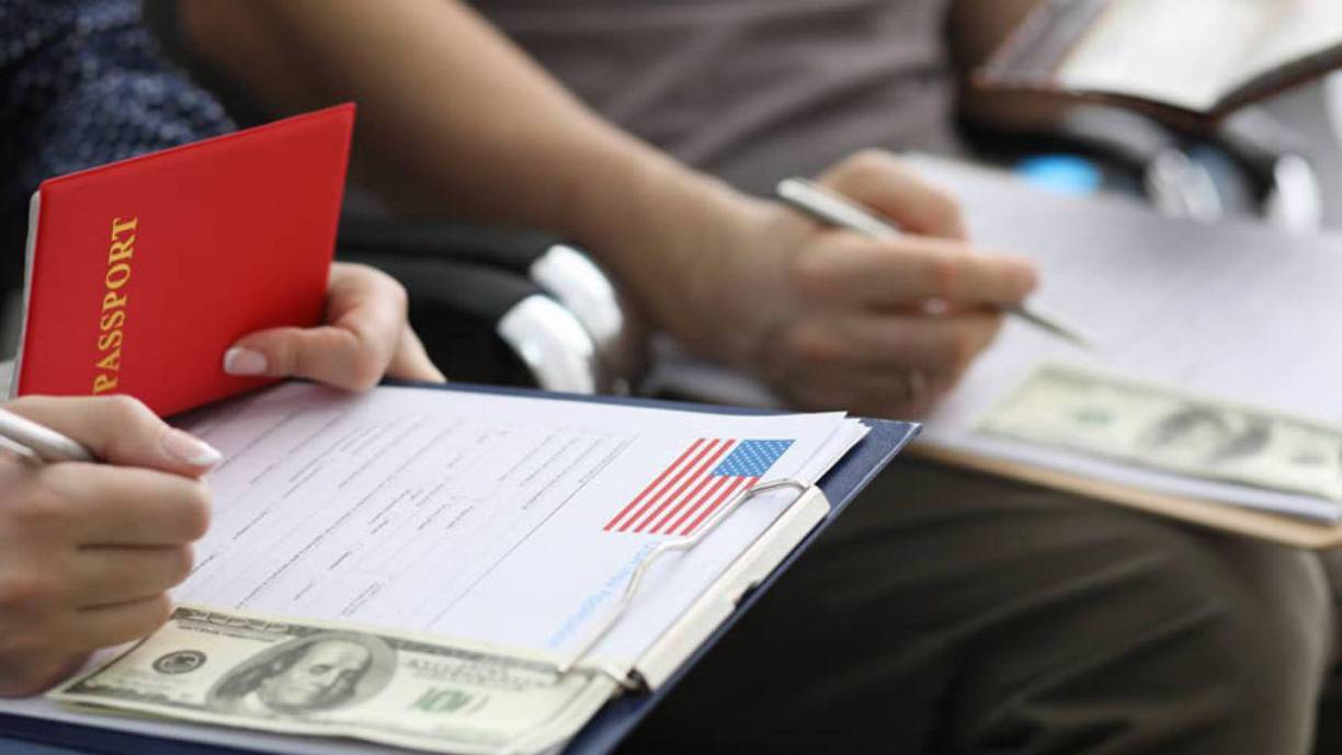 También la reforma incluye que se mantenga el programa Parol in Place conocido como PIP, por afectar los cónyuges de ciudadanos estadounidenses directamente, y que se proteja de la deportación a todos aquellos individuos que puedan demostrar sus buen carácter moral, que no sean una carga económicas del Estado y que no afecten en la seguridad nacional.