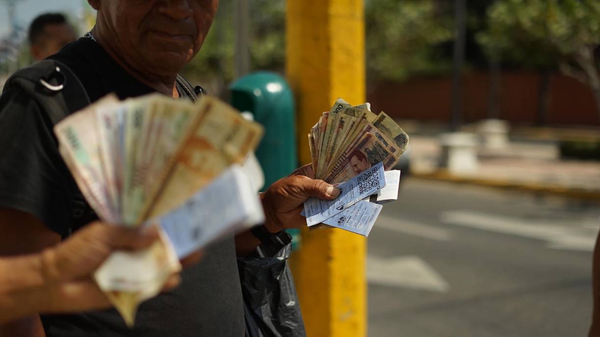 Actualmente solo hay tickets disponibles en la billetera de DILO y las entradas restantes se venderán hasta el día del encuentro en el Estadio Olímpico. Por su parte, en el mercado negro le aumentaron 100 lempiras para cada zona.