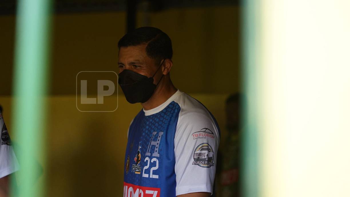 El exportero Noel Valladares en la charla técnica en uno de los camerinos.