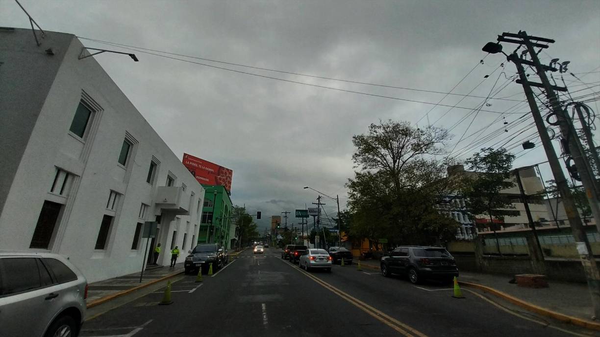 En San Pedro Sula, la temperatura mínima será de 18 y máximas de 20; mientras en La Ceiba habrá temperaturas máximas de 22 grados y mínimas de 17 grados. 