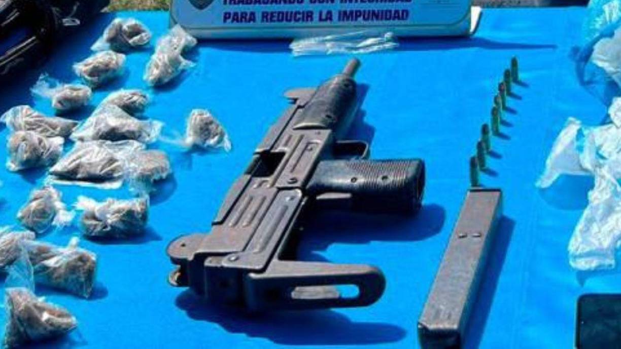 Ella, de acuerdo con el historial de la Policía, también había sido detenida el 21 de octubre del año 2021 por el delito de tráfico de drogas.