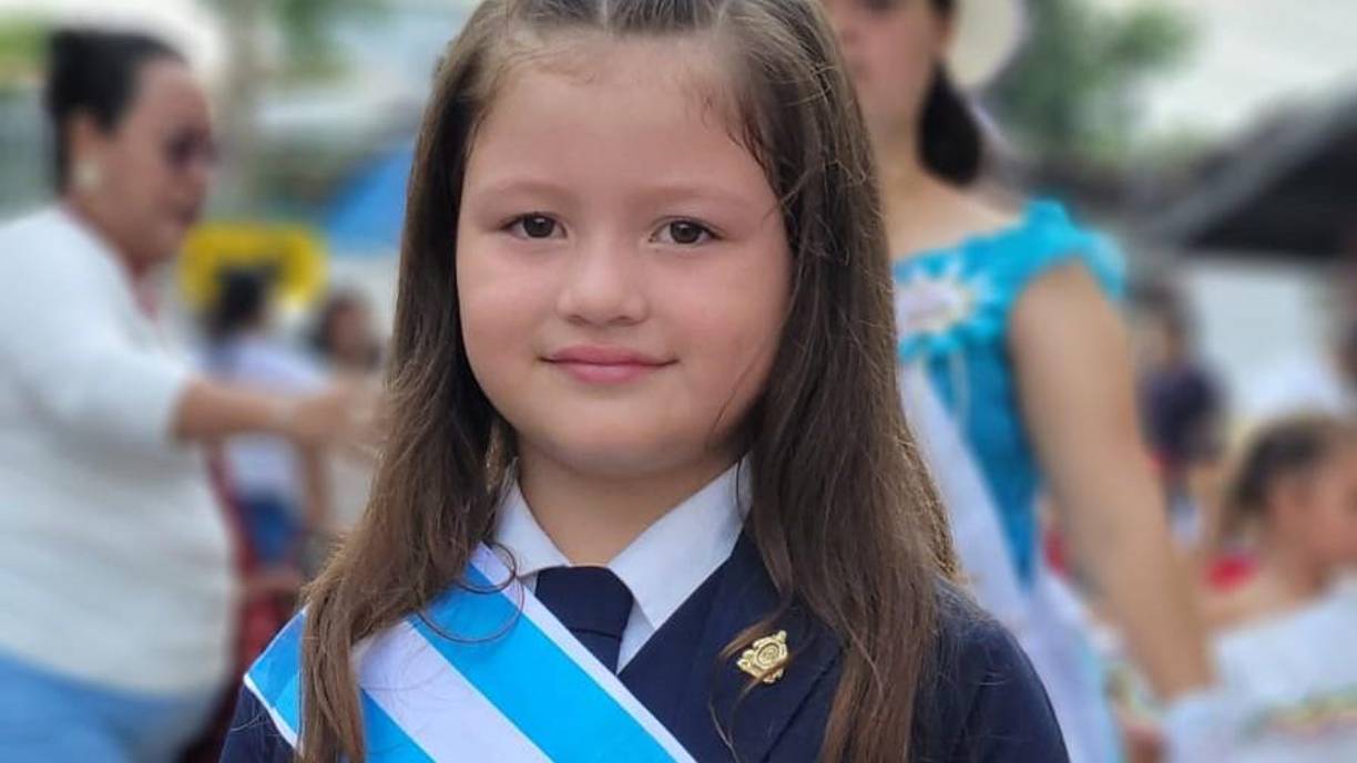La dulzura de las niñas se combinó con el fervor cívico por celebrar el 202 aniversario de independencia de Honduras.