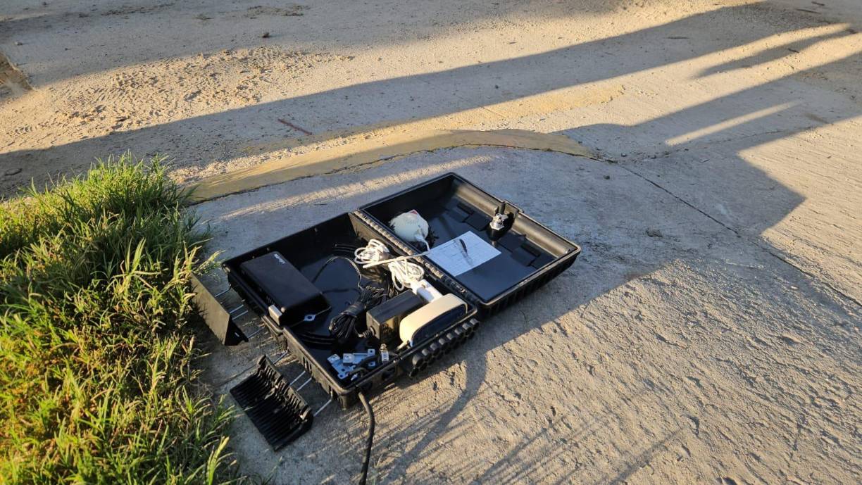 Los agentes constataron que estas cámaras estaban modificadas y conectadas a cajas de internet adaptadas por los grupos criminales.