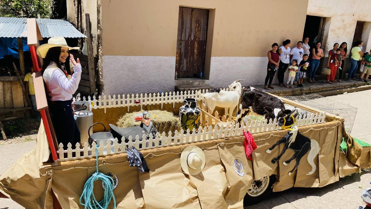 Estas coloridas creaciones representaron los lugares emblemáticos, las costumbres y las tradiciones que hacen que Dulce Nombre de Copán sea único.