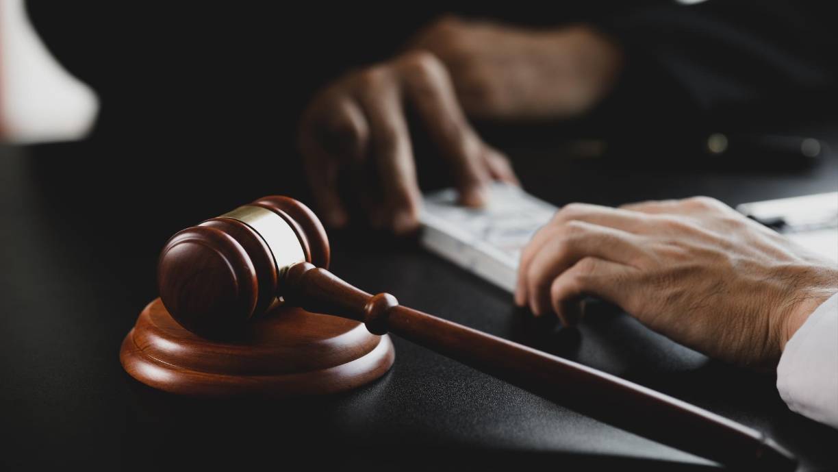 La reforma fue suspendida tras una demanda en Texas. El juez argumentó que el Departamento de Trabajo no tenía autoridad legal para implementar los cambios propuestos.