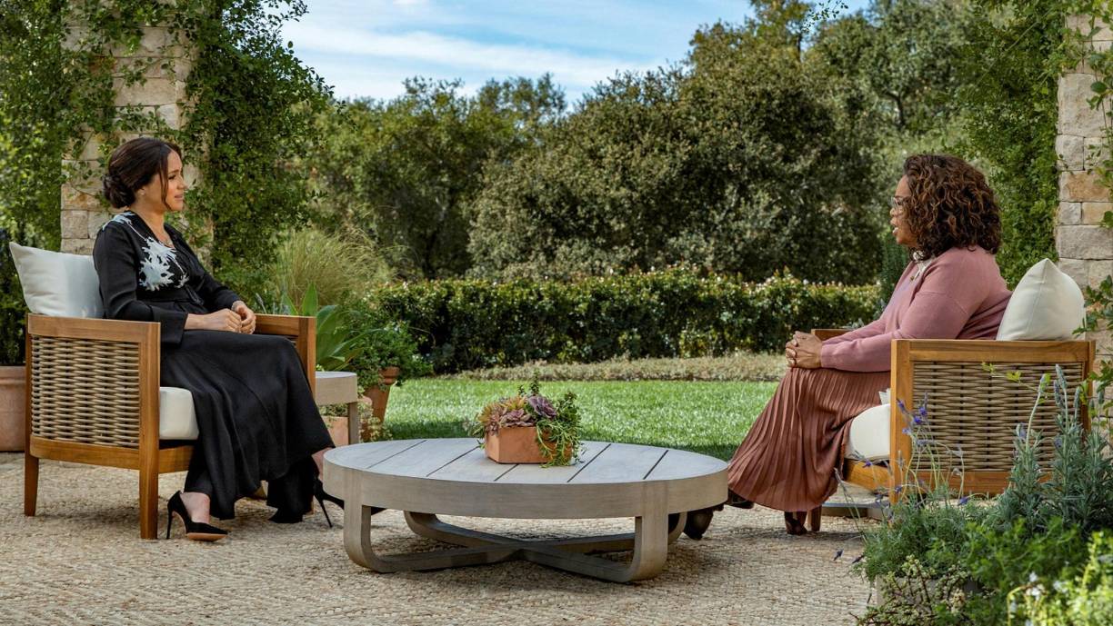 La pareja también afirmó en su docuseries que no habían podido contar su historia hasta ahora. “No se nos permitió contar nuestra historia porque no querían...”, dijo Meghan. Pero la pareja sumió en crisis a la monarquía británica con una explosiva entrevista con Oprah Winfrey en la que expusieron las razones de su salida de la familia real.