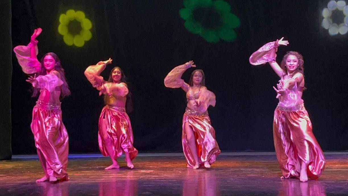 “Agradecemos su confianza y el apoyo a sus hijas en su pasión por el arte de la danza. Es un verdadero honor para nuestra academia ser parte del desarrollo personal y artístico de cada una de ellas”, finalizó.