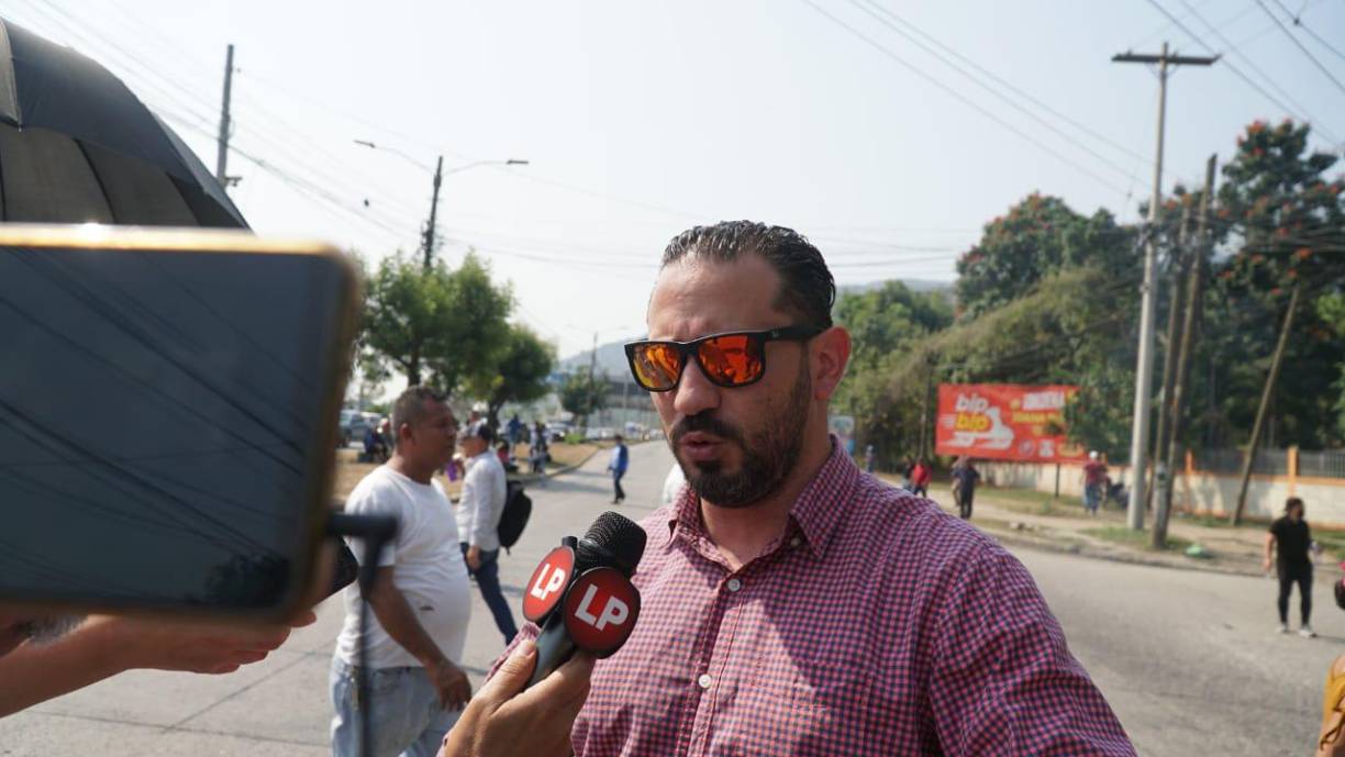 El abogado Alejandro Sevilla, empleado del Ministerio Público, dijo que lamentaban tomar esa medida para ser escuchados por el Gobierno.