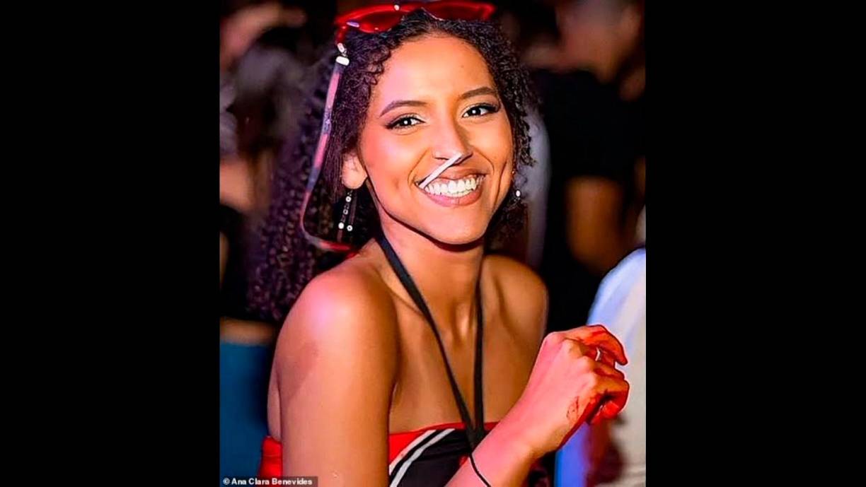 El organizador del concierto, T4F (Time for Fun) explicó en un comunicado que Ana Clara Benevides Machado “se sintió mal y fue atendida de inmediato” por los socorristas, y ella “fue llevada al centro médico en el Estadio Nilton Saltos para el protocolo de primeros auxilios”. 