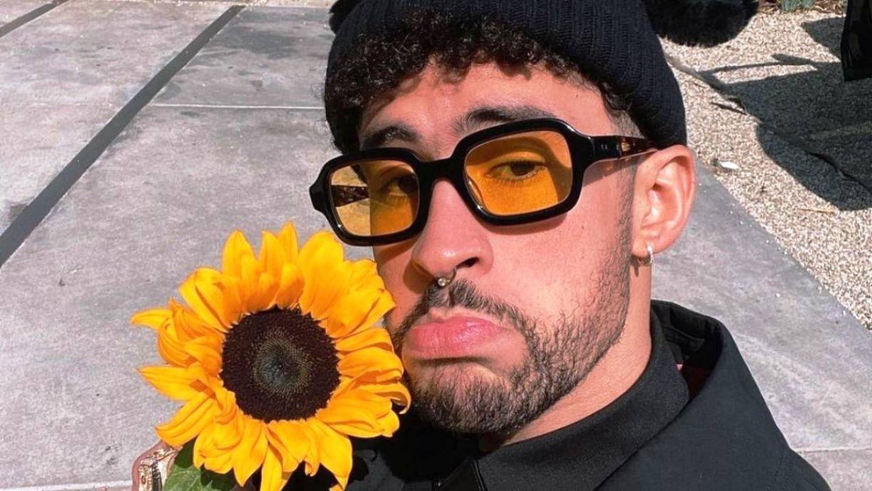La polémica por el comportamiento del cantante puertorriqueño Bad Bunny, quien esta semana lanzó el celular de una fan al mar, no cesa en las redes sociales y ha provocado una bajada en la popularidad en Spotify de algunas de sus canciones.