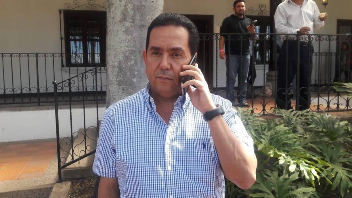 De igual forma, dijo que aunque esté lejos continuará acompañando a su bancada nacionalista, conformada por él y otros 43 diputados, “siempre con críticas constructivas”.