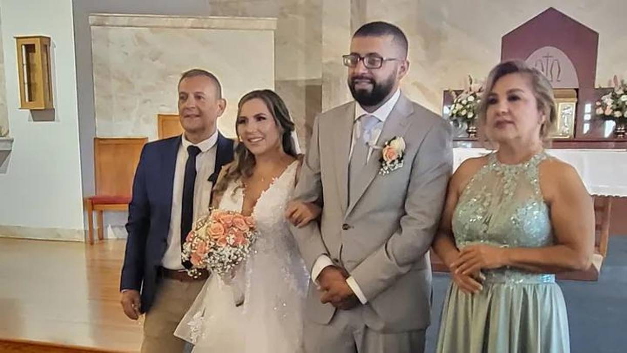 Se supo que la pareja se había casado cuatro días antes del accidente. Los padres de Juliana viajaron desde Colombia para celebrar junto a su hija y a su nieto.