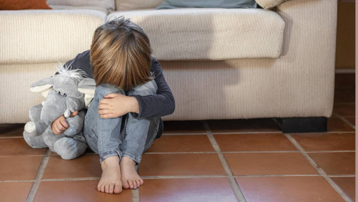 Comprender la ansiedad en niños y jóvenes es esencial para darles el apoyo y las herramientas necesarias con el fin de que gestionen sus emociones y desarrollen resiliencia. Para diagnosticar este trastorno, la ansiedad y la preocupación deben estar presentes durante los últimos seis meses. Con la intervención adecuada y el apoyo continuo, ellos pueden llevar una vida plena y saludable.