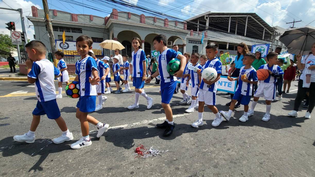 Centro educativo Ramón Rosa Alvarenga Valladares como la Selección Nacional.