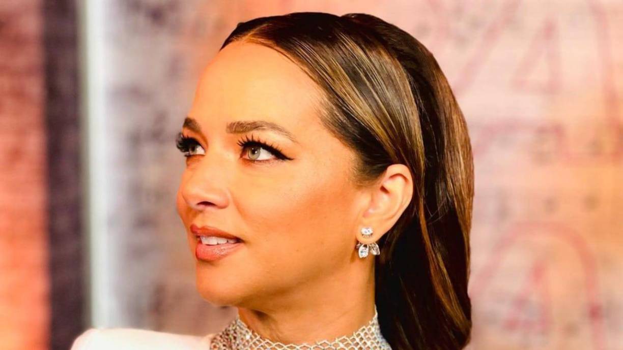 La también actriz no quiso dar detalles de su ruptura con Toni, pero aseveró que separarse fue la mejor decisión. “A lo mejor simples y cosas cotidianas que pasan en pareja que no necesariamente están bien y que como mujer yo debo saber darme mi respeto y mi lugar, ese respeto solo me lo puedo dar yo”, afirmó.