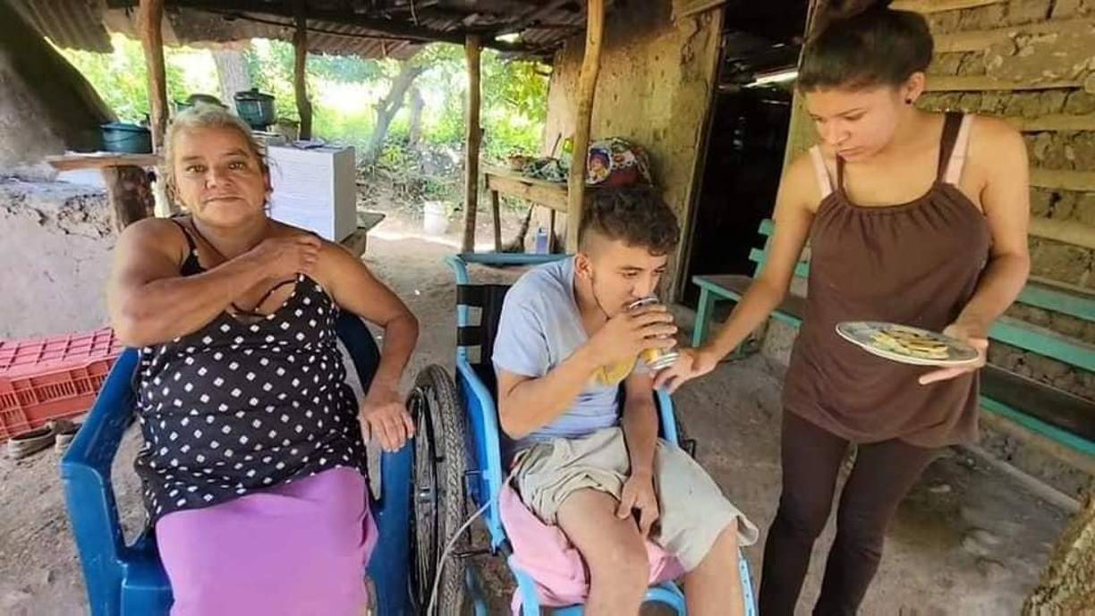 Unos 200,000 lempiras cuesta la cirugía que Héctor necesita para tener la posibilidad de volver a caminar, pero su familia es de escasos recursos económicos, por tanto, sus parientes están pidiendo ayuda mediante donaciones.