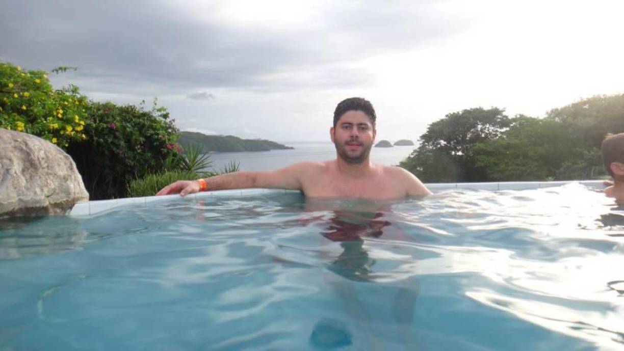 El reconocido cirujano cardiovascular <b>Julián Andrés Quintero</b>, originario de Norte de Santander, Colombia, fue asesinado a balazos mientras viajaba junto a su familia por la carretera que conecta <b>Cúcuta con Ocaña</b>, en el sector conocido como La Virgen, municipio de Sardinata. 