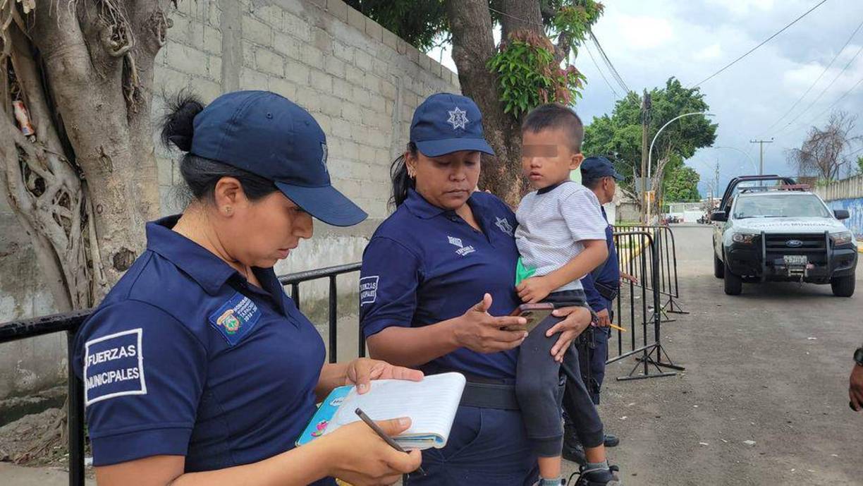 El menor estaba asustado, desesperado y lloraba, debido a que su progenitora, lo olvido en ese lugar, sin embargo, afortunadamente los cubanos lo entregaron a la municipal.