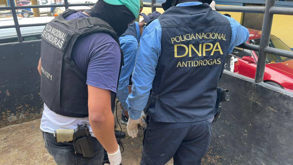 La droga fue descubierta por agentes de la Dirección Nacional Policial Antidrogas (DNPA).