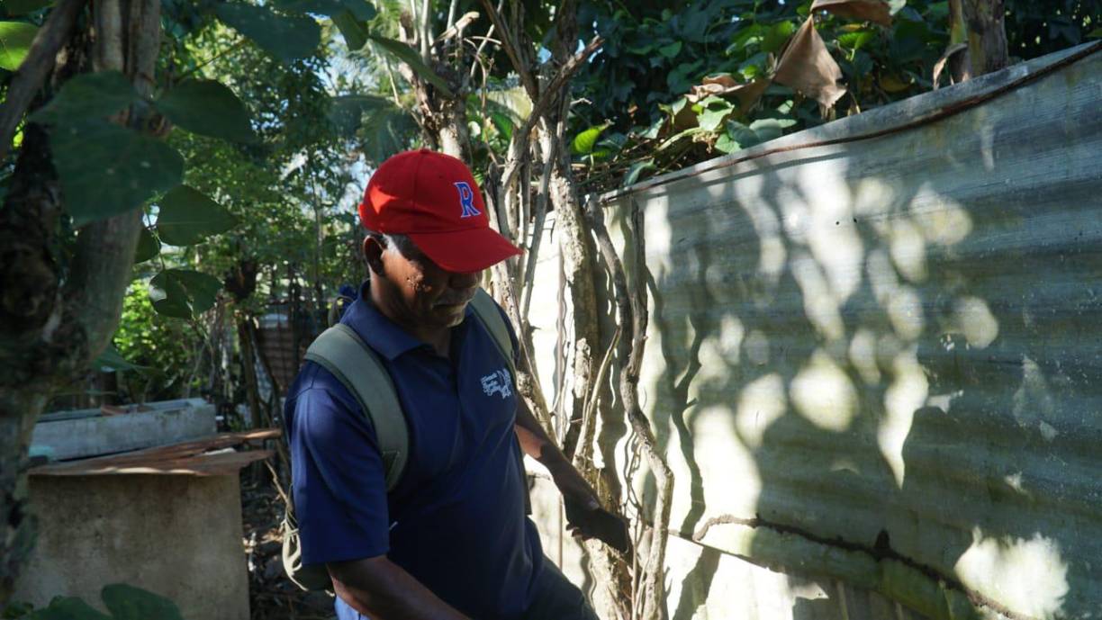 Su hijastro, por otro lada, laboraba en una clínica privada.