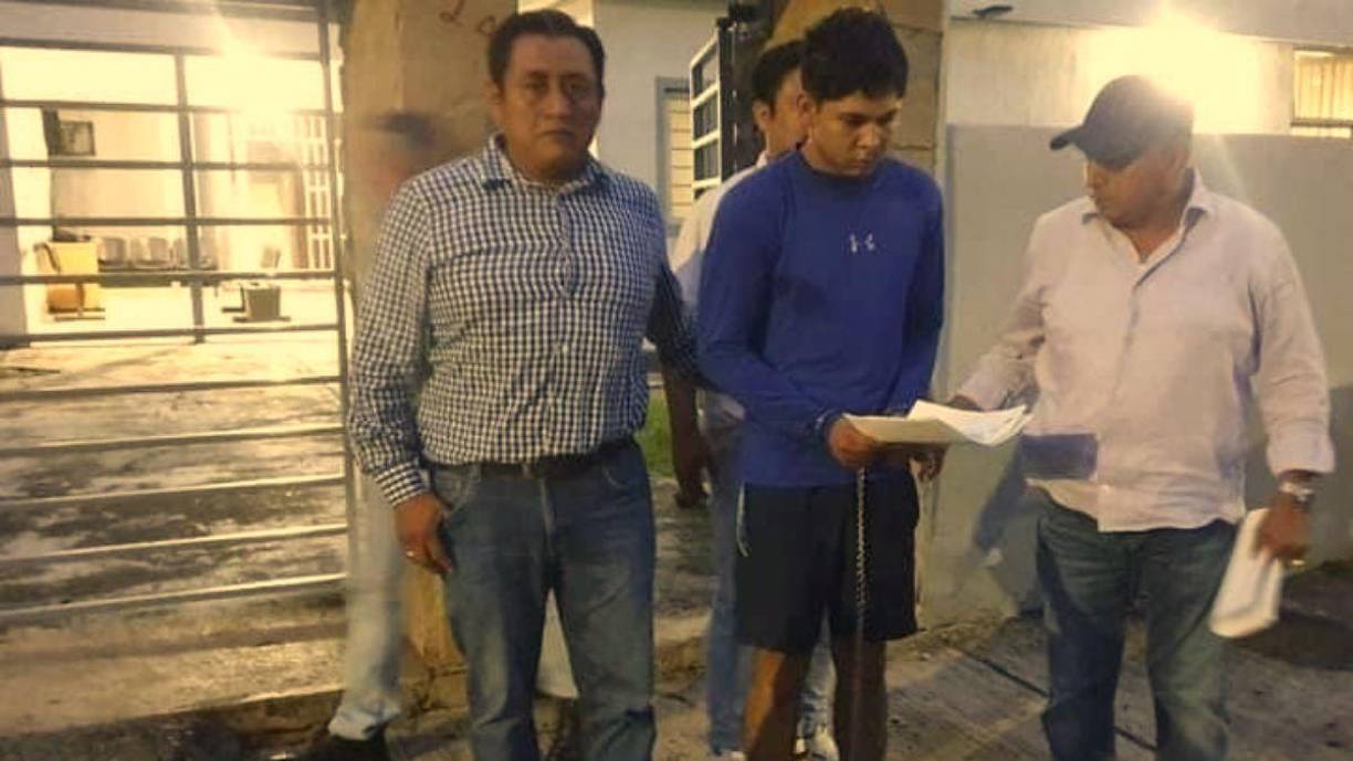 Los dos estudiantes están siendo procesados por el crimen.