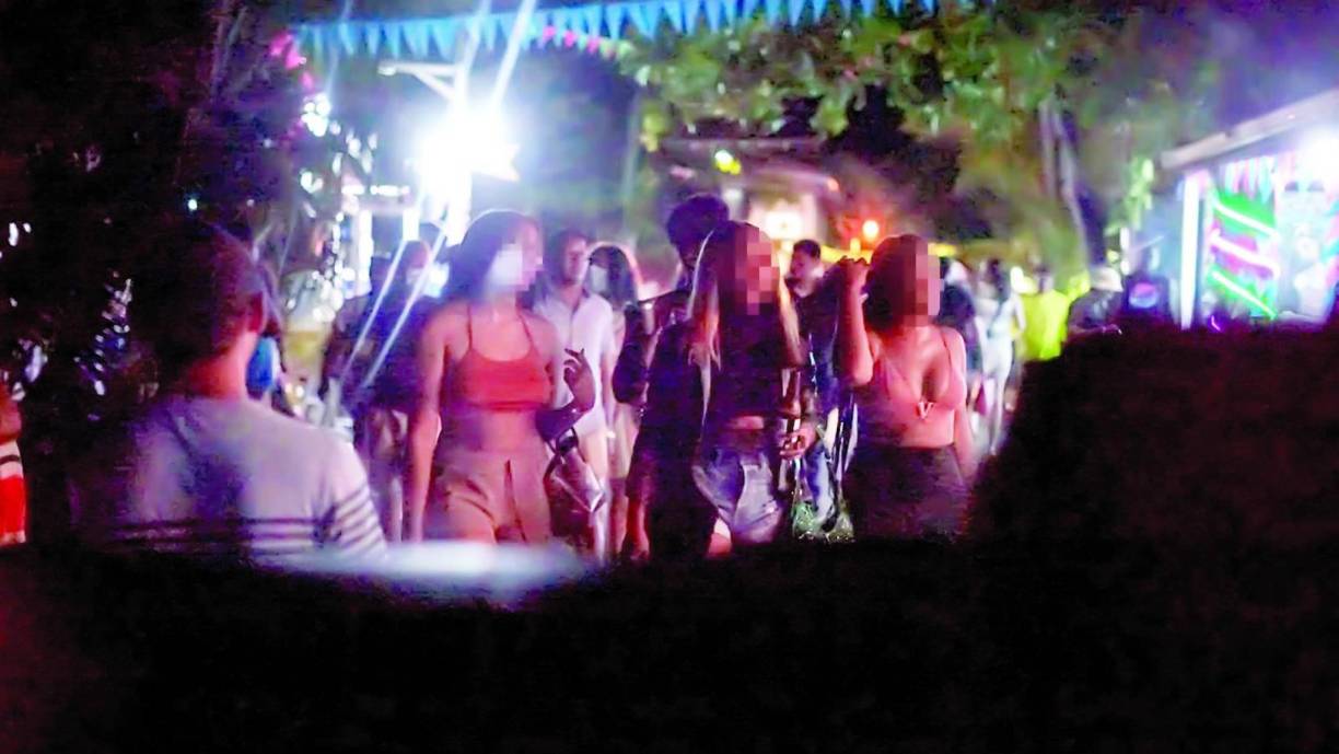 Durante el recorrido, el equipo de investigación logró la contratación de una dama (Jessica) para comprobar cómo funciona el turismo sexual en la isla. En camino hacia el hotel, uno de los periodistas le consultó si era de Roatán, pero dijo que en realidad era nueva, llegó desde El Progreso buscando trabajo de mesera y no le va mal, más con las horas extras como prostituta. Dijo que su estilo de vida es bueno, que tenía una hija y que dejó a su esposo por maltrato, pues era un celoso y tóxico que estaba obsesionado con ella.