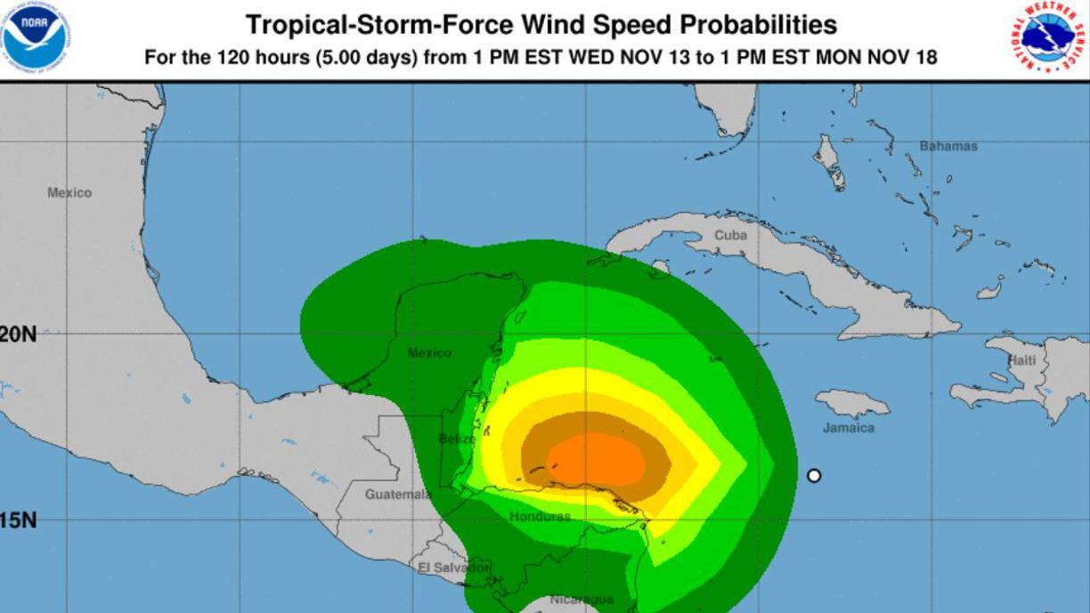 DE TORMENTA TROPICAL el fenómeno se convierte en HURACÁN cuando o ciclón tropical cuando los vientos máximos sostenidos alcanzan o superan los 119 km/h. El área nubosa cubre una extensión entre los 500 y 900 km de diámetro, produciendo lluvias intensas. Recordemos, que el fenómeno que ahora amenaza a Honduras todavía no se ha convertido en tormenta tropical, pero ya está cerca de llegar a esa etapa.