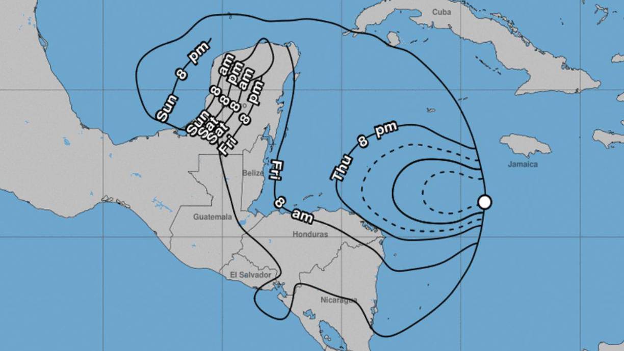 Los huracanes se forman en los océanos cuando: Las trayectorias de los huracanes están determinadas por los cinturones de vientos, las altas presiones y las bajas presiones. Es posible predecir la trayectoria de un huracán con 3 o 4 días de anticipación, de acuerdo a los modelos meteorológicos. 